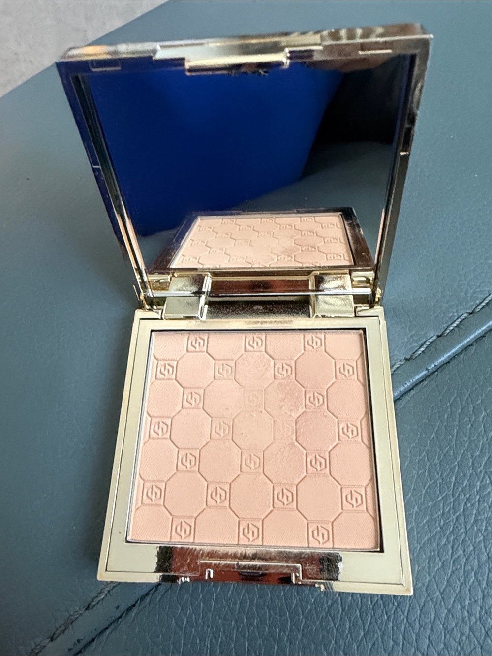 Jouer soft focus and hydrate setting powder light used once